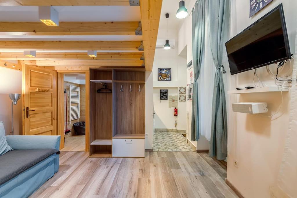 Amazing Kazinczy Flat No. 1 Budapest Exterior photo