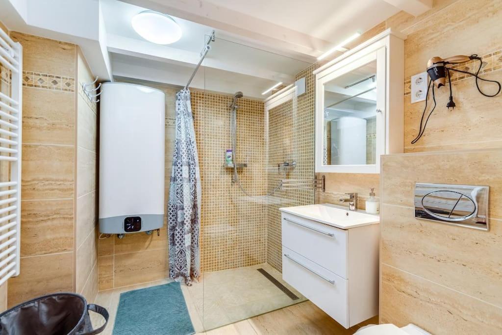 Amazing Kazinczy Flat No. 1 Budapest Exterior photo