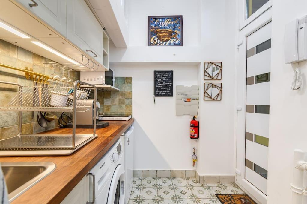 Amazing Kazinczy Flat No. 1 Budapest Exterior photo