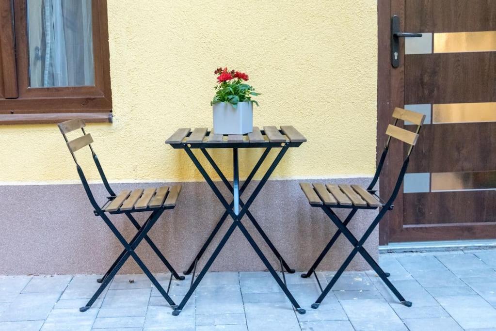Amazing Kazinczy Flat No. 1 Budapest Exterior photo